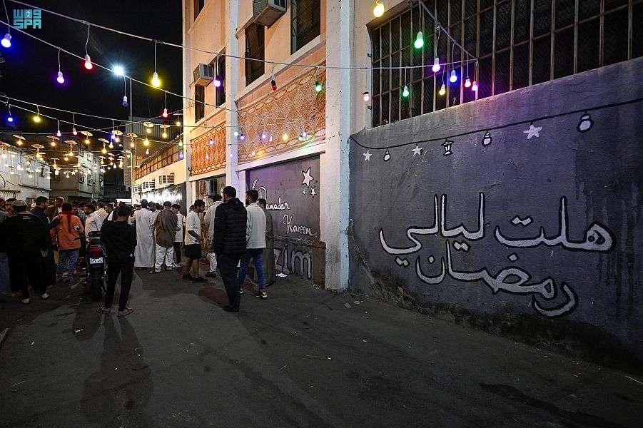 الألعاب الشعبية تزيِّنُ سوقَ البلد التاريخي بالطائف في رمضان