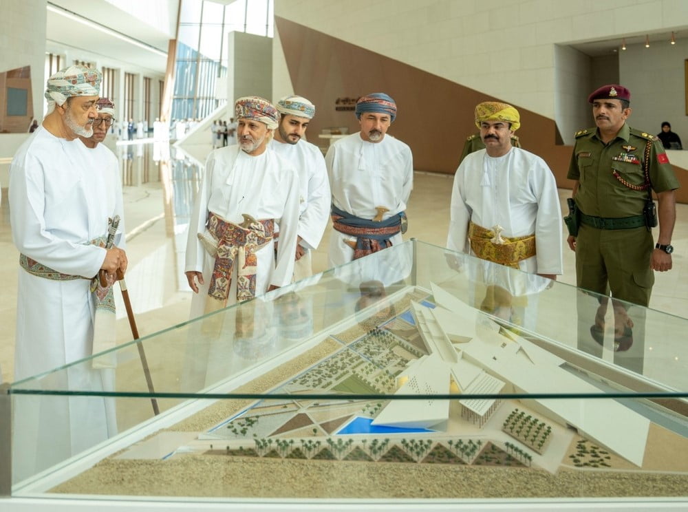 سلطان عُمان يفتتح “متحف عُمان عبر الزمان” بولاية منح بمحافظة الداخلية
