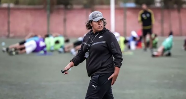 مغربية تصبح أول امرأة تدرب فريق كرة قدم للرجال